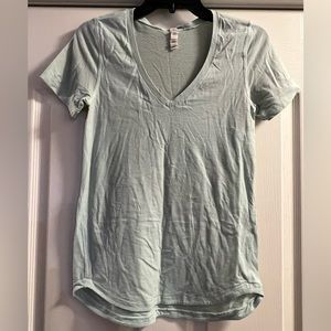 LuluLemon V-Neck Classic Tee - Size 4